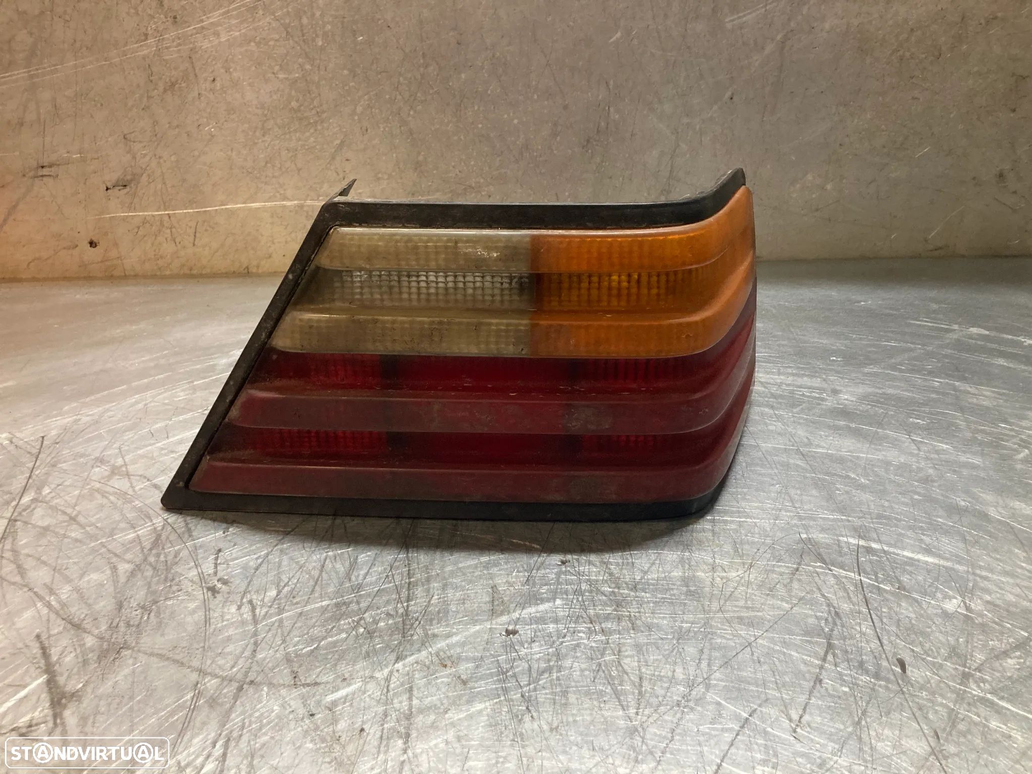 FAROLIM MERCEDES 200D W124 - DIREITO - 1