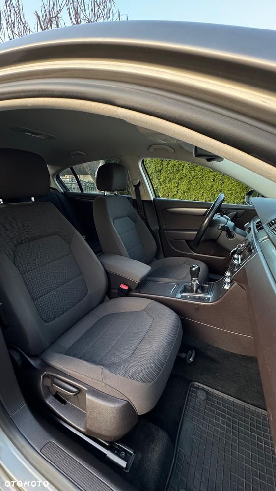 Volkswagen Passat 2.0 TDI Comfortline - 4