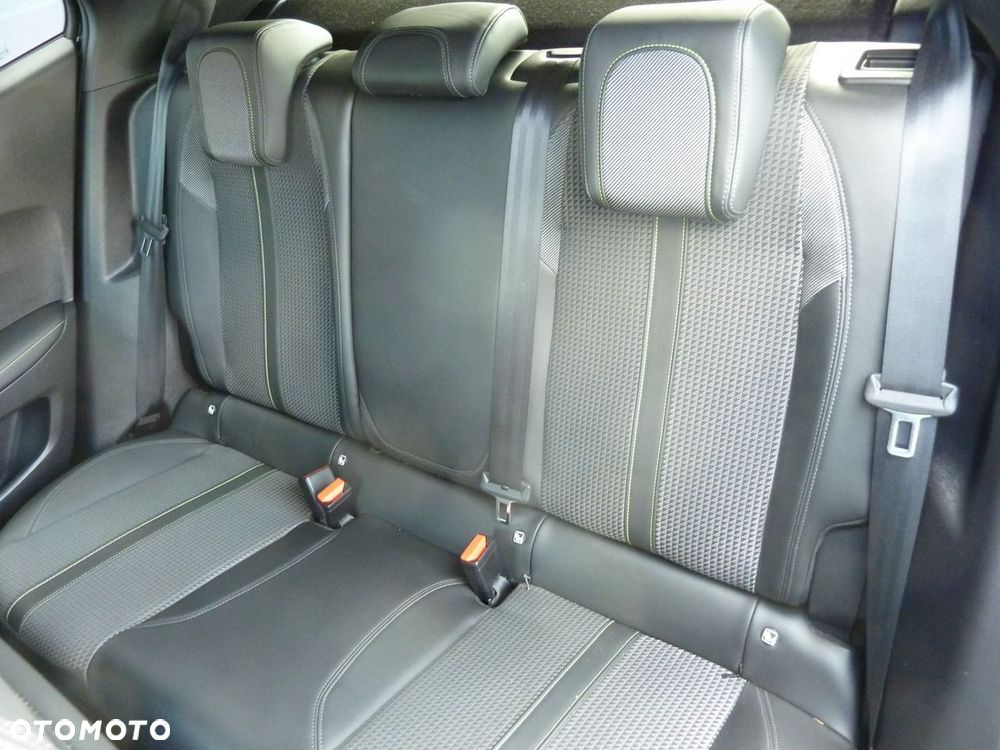 Peugeot 2008 - 12