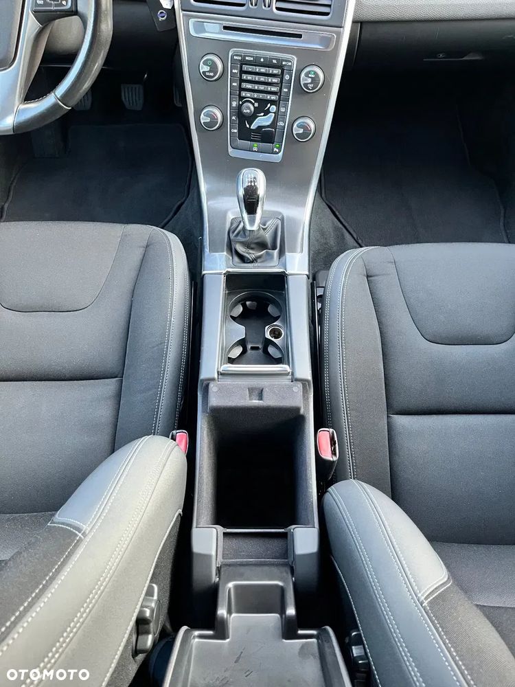 Volvo XC 60 D4 Momentum - 28