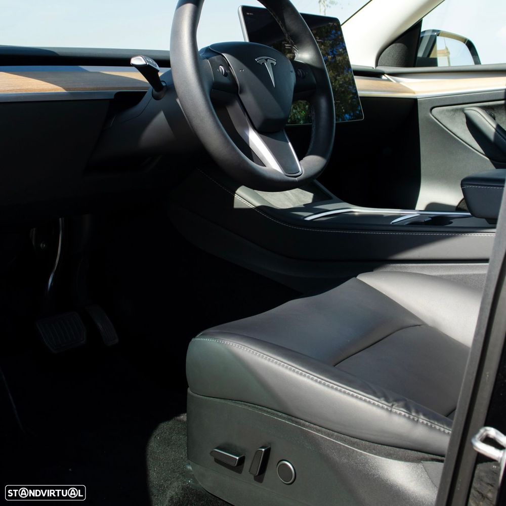 Tesla Model Y Long Range Dual Motor AWD - 13