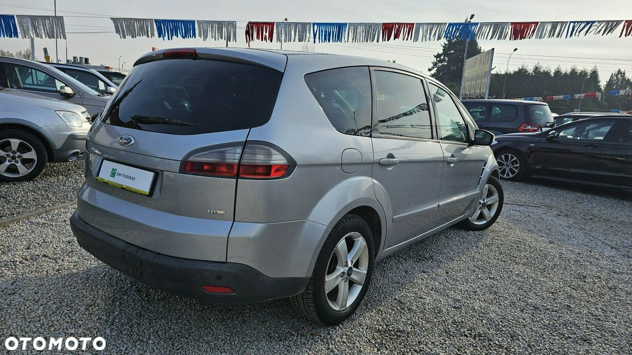 Ford S-Max - 12