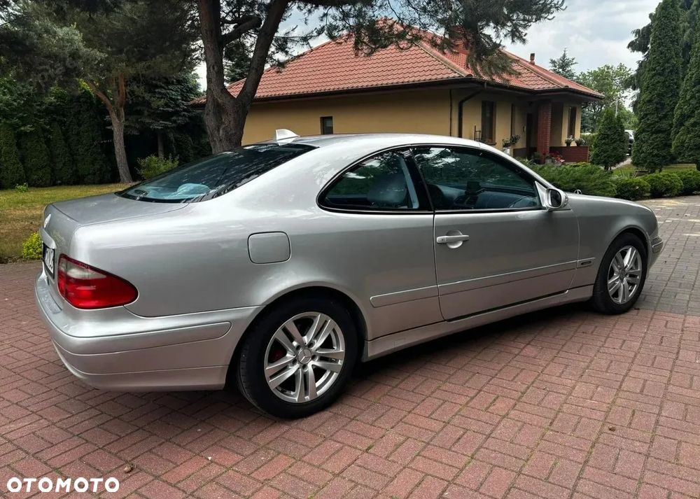 Mercedes-Benz CLK - 12