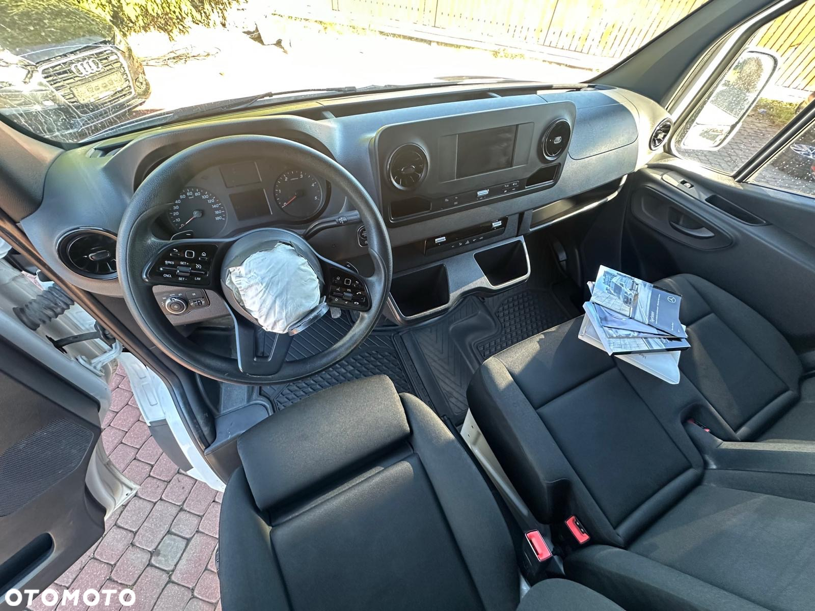 Mercedes-Benz Sprinter - 22