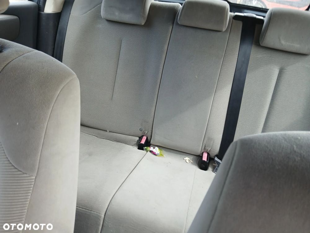 citroen C4 5D fotel fotele kanapa deska kokpit podsufitka boczek boczki klamka podłokietnik licznik - 6