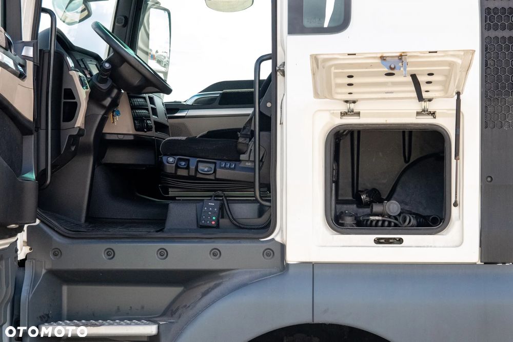 MAN TGX - 32