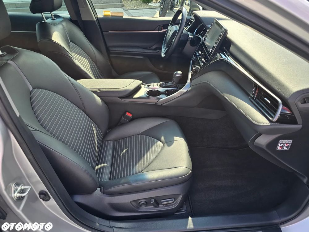 Toyota Camry 2.5 Hybrid Executive CVT - 27