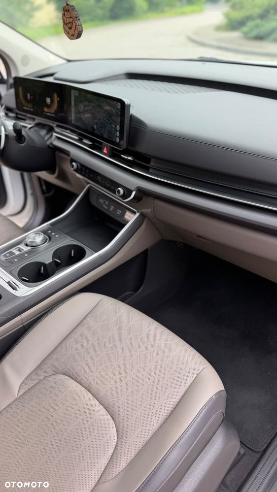 Kia Carnival - 19