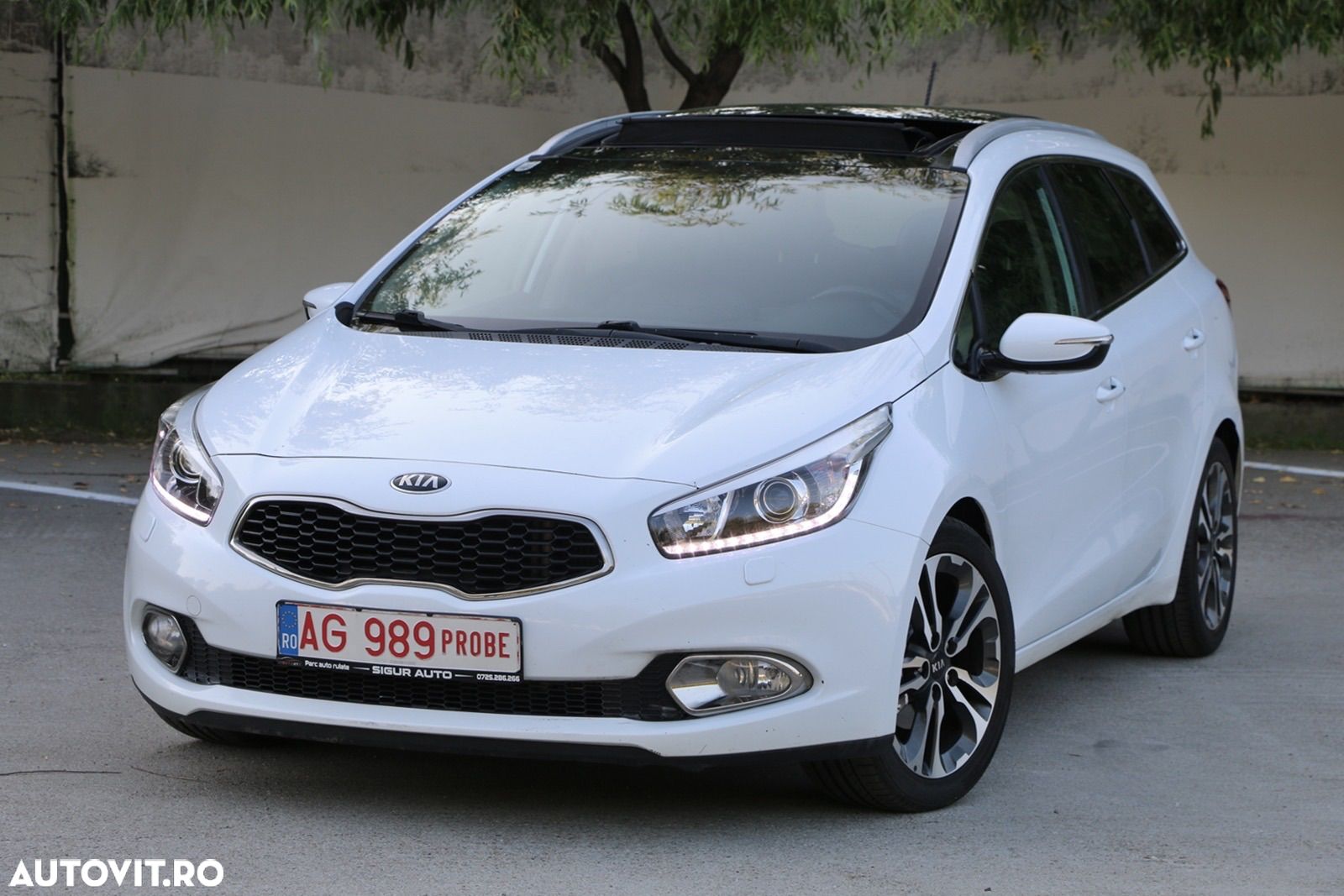 Kia Ceed 1.6 CRDi 128 Platinum Edition - 1