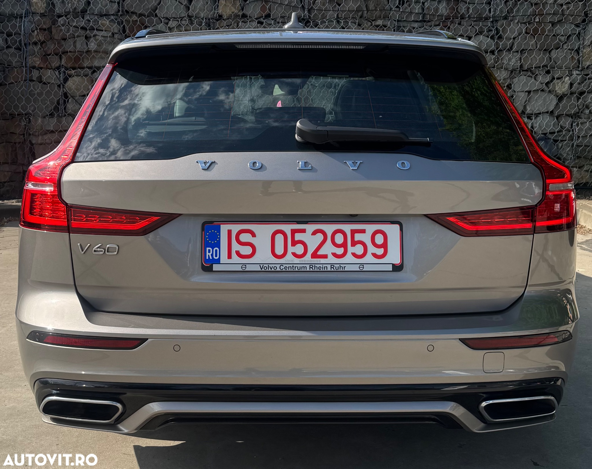 Volvo V60 T6 AWD Recharge Geartronic RDesign Expression - 6