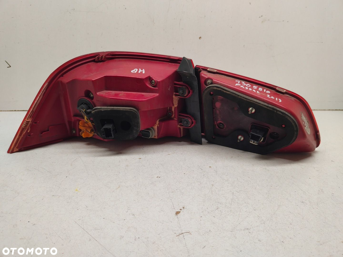 LAMPA TYLNA PRAWA STRONA CAŁA LED VW PASSAT B7 KOMBI 3AF945208B - 2