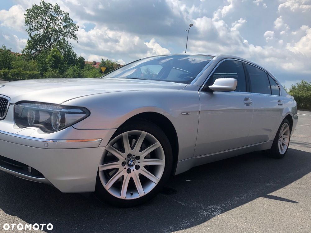 BMW Seria 7 745i L - 28
