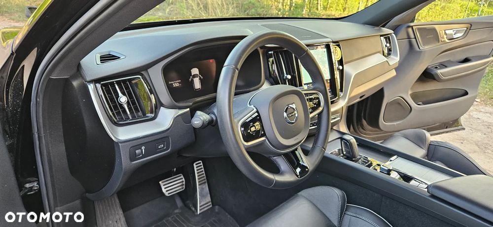 Volvo XC 60 B5 B R-Design - 12