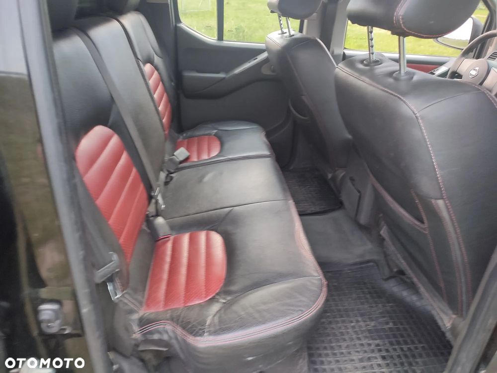Nissan Navara 2.5 D Platinum - 16