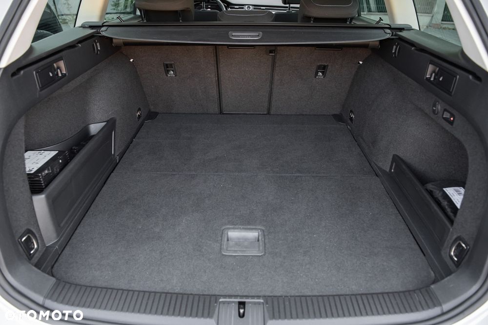 Volkswagen Passat Variant - 32