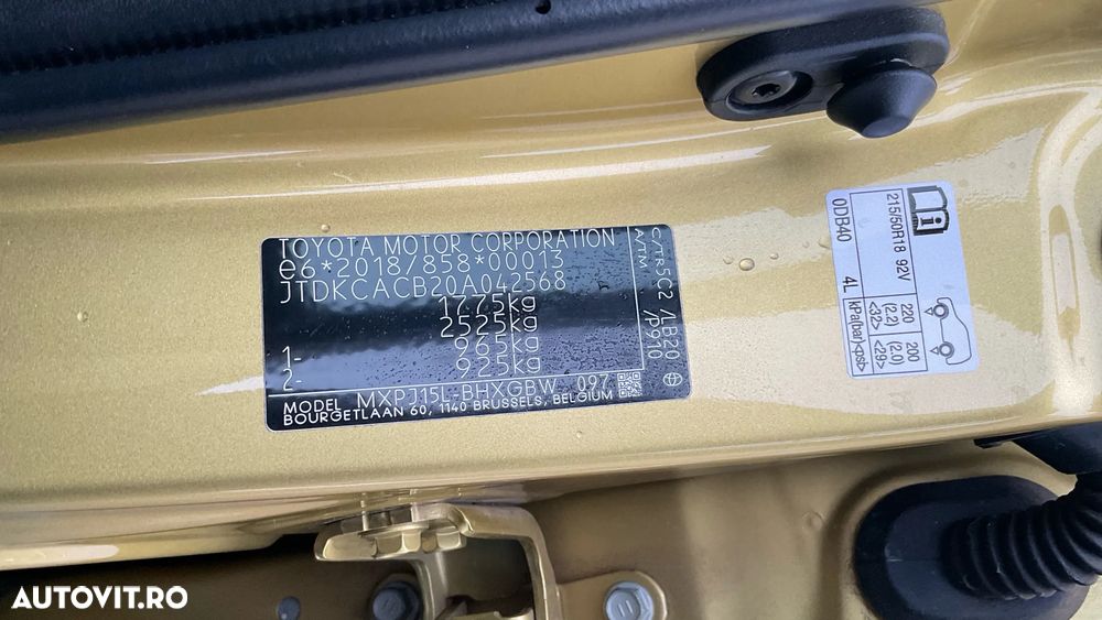 Toyota Yaris Cross 1.5 VVT-i HSD 130 4x4 HEV Exclusive - 32