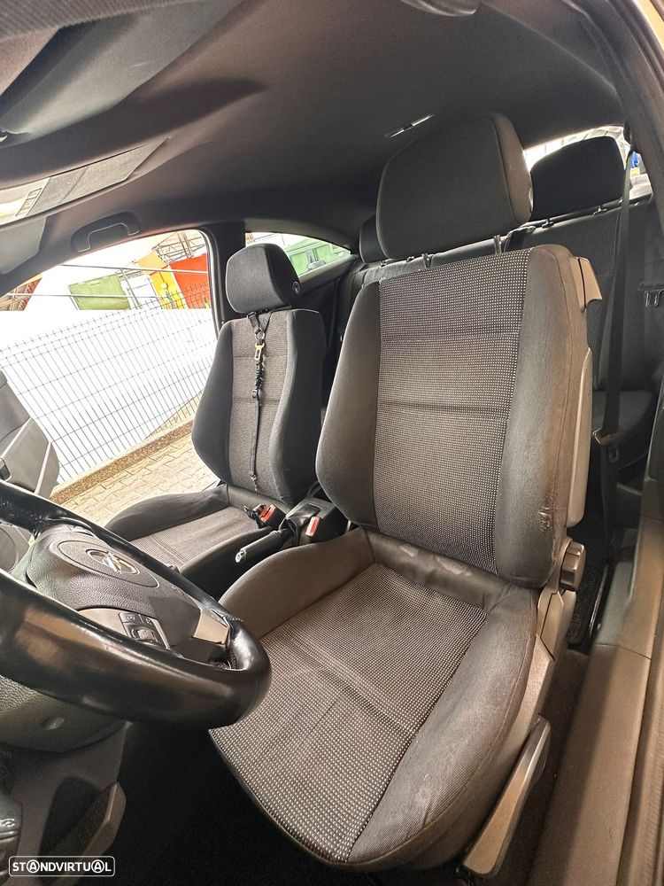 Opel Astra GTC 1.6 - 32