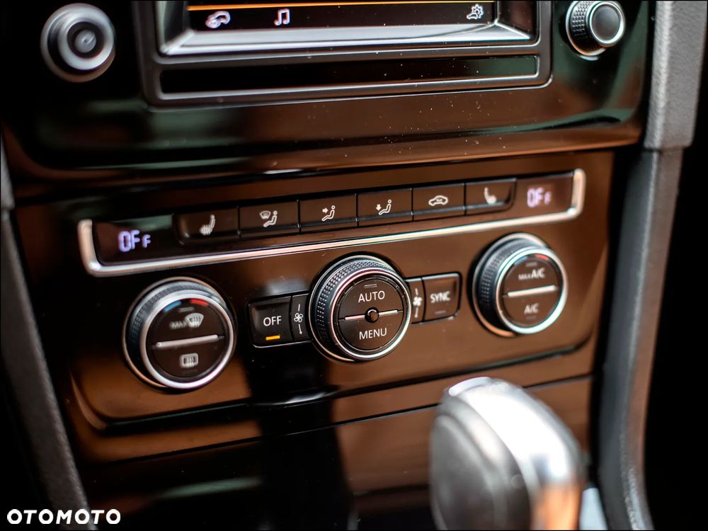 Volkswagen Golf - 25