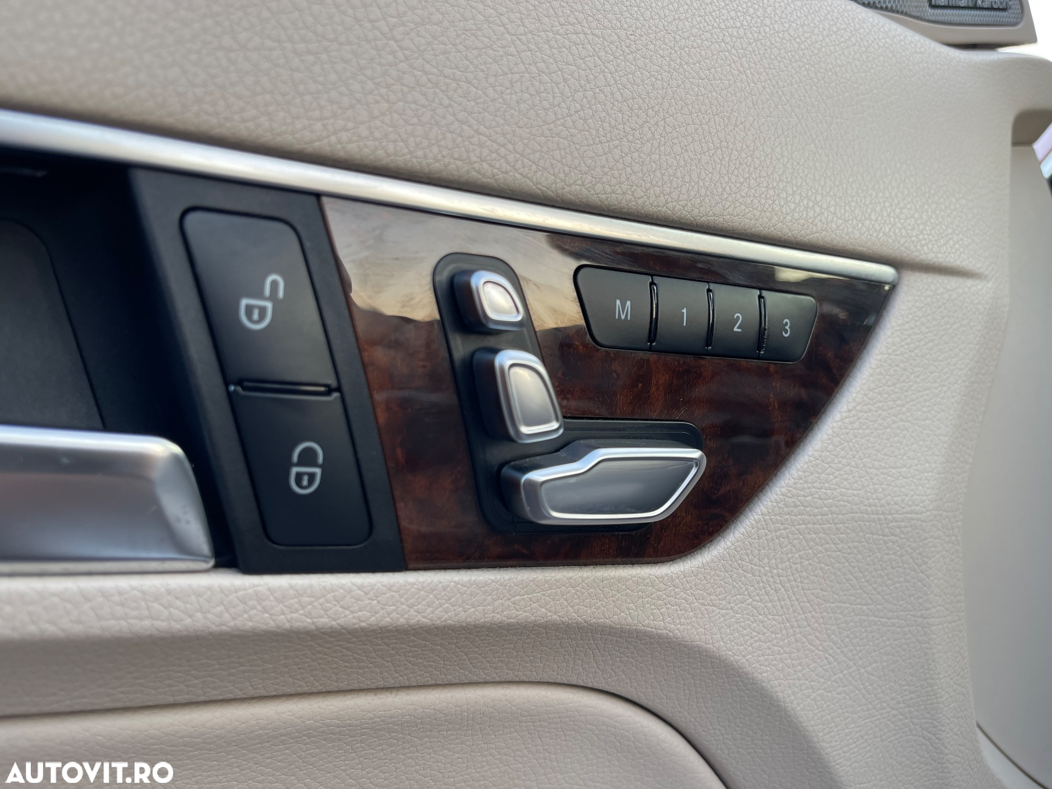 Mercedes-Benz E 400 Cabrio 7G-TRONIC - 32