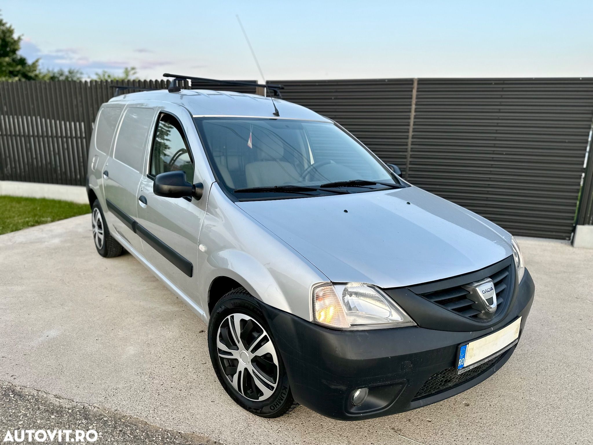 Dacia Logan Van - 1