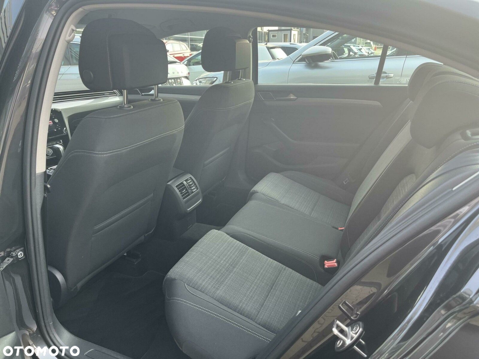 Volkswagen Passat 1.5 TSI EVO Business DSG - 33