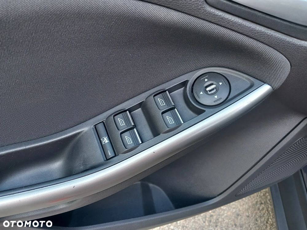 Ford Focus 1.6 TI-VCT Champions Edition - 24
