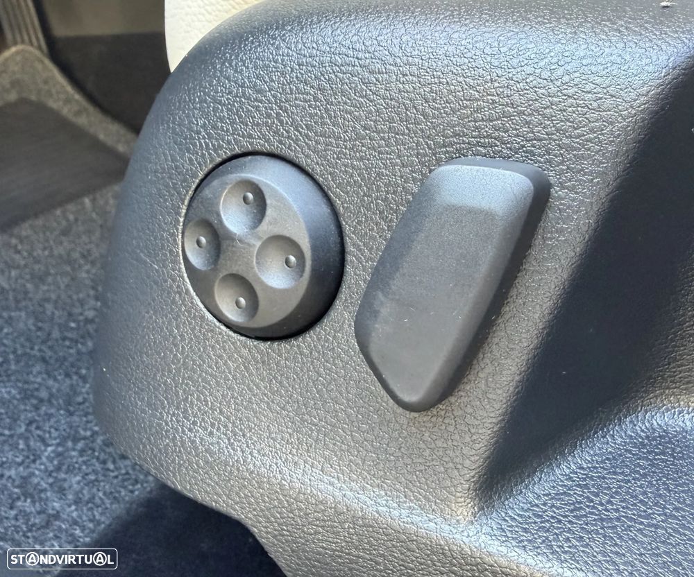 VW Passat 2.0 TDI Edition Highline - 14