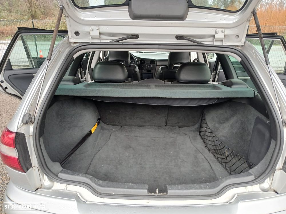 Volvo V40 1.6 Base - 10