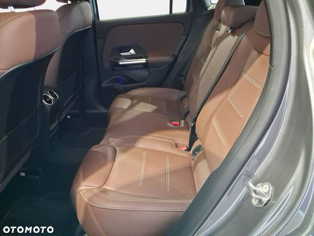 Mercedes-Benz GLA - 18