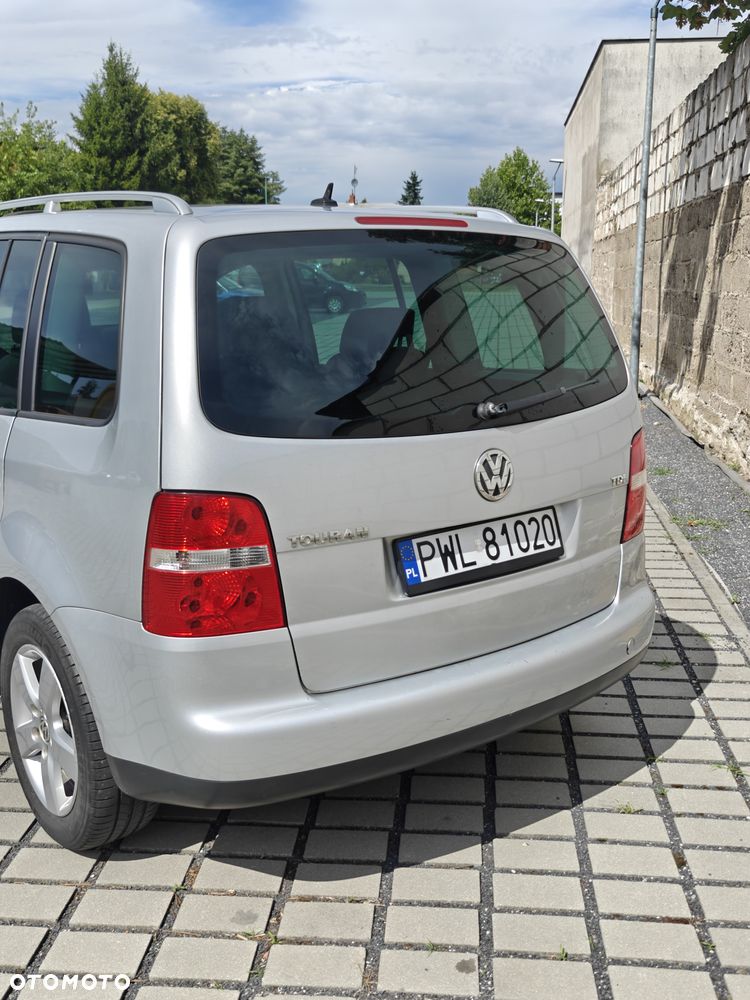 Volkswagen Touran - 14