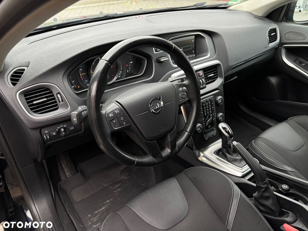 Volvo V40 D2 Momentum - 16