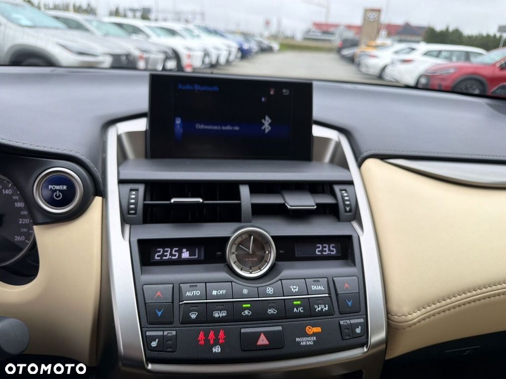 Lexus NX 300h Comfort AWD - 18