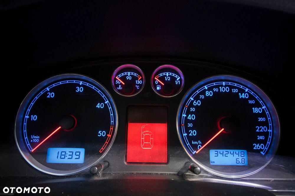 Volkswagen Passat - 32