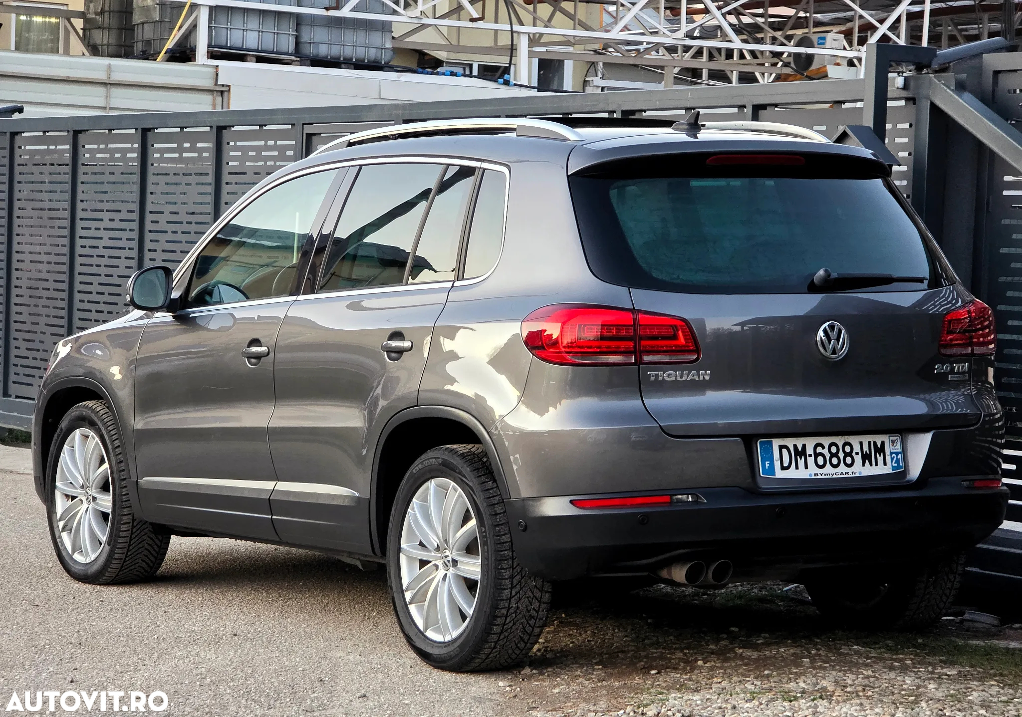 Volkswagen Tiguan 2.0 TDI DPF BlueMotion Technology Exclusive - 6