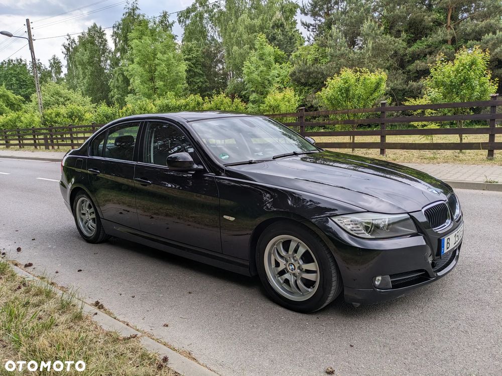 BMW Seria 3 318i Edition Exclusive - 17