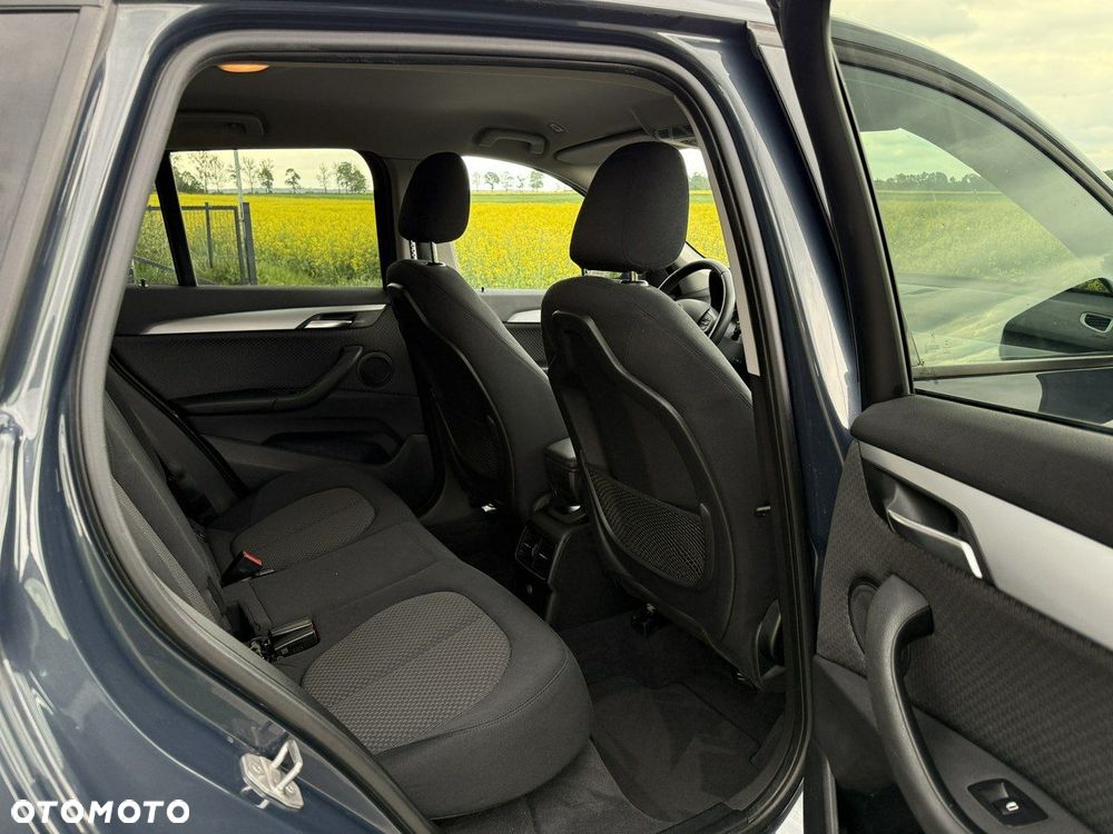 BMW X1 xDrive20i Advantage - 32