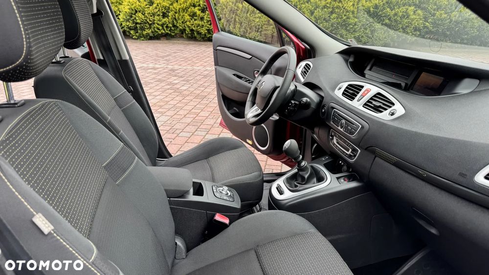 Renault Grand Scenic Gr 1.6 16V Luxe Privilege - 31