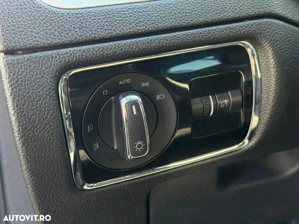 Skoda Superb 2.0 TDI Ambition DSG - 35