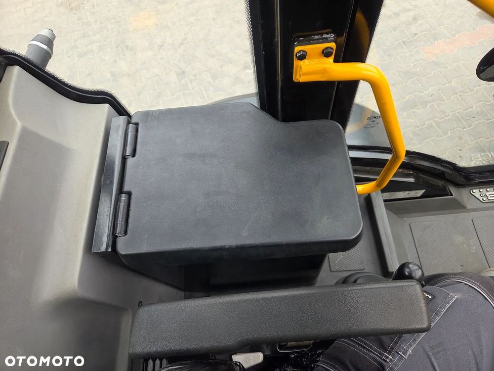JCB TM 320 S  542. 70 MANITOU - 30