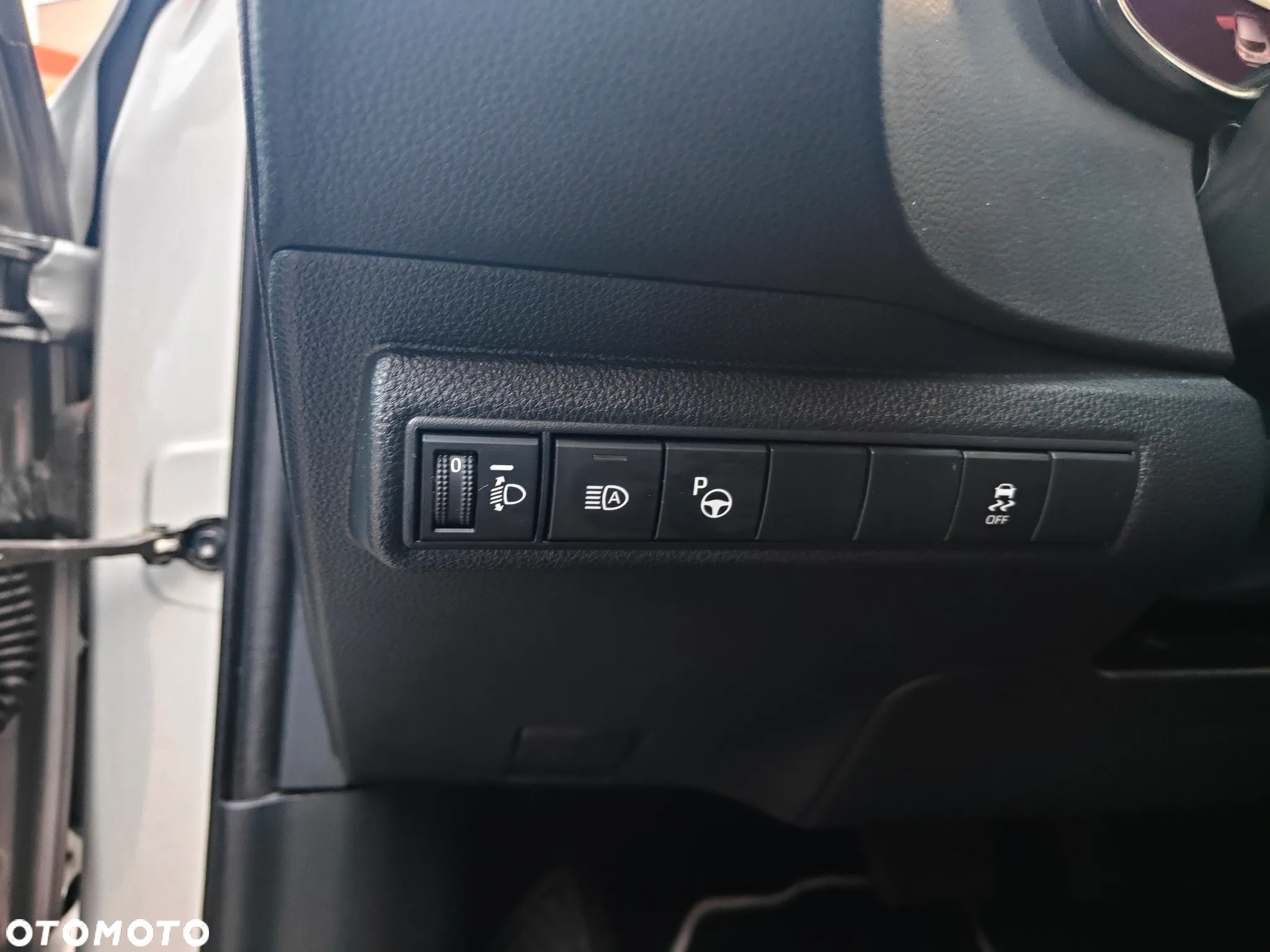 Toyota Corolla 1.8 Hybrid Executive - 17
