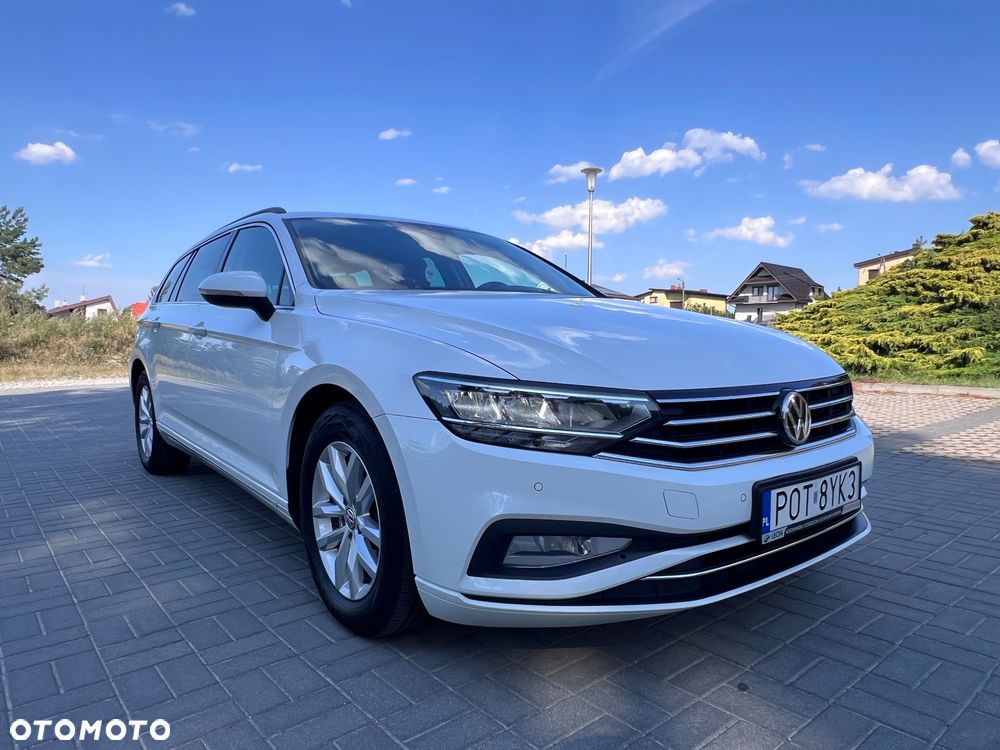 Volkswagen Passat - 1