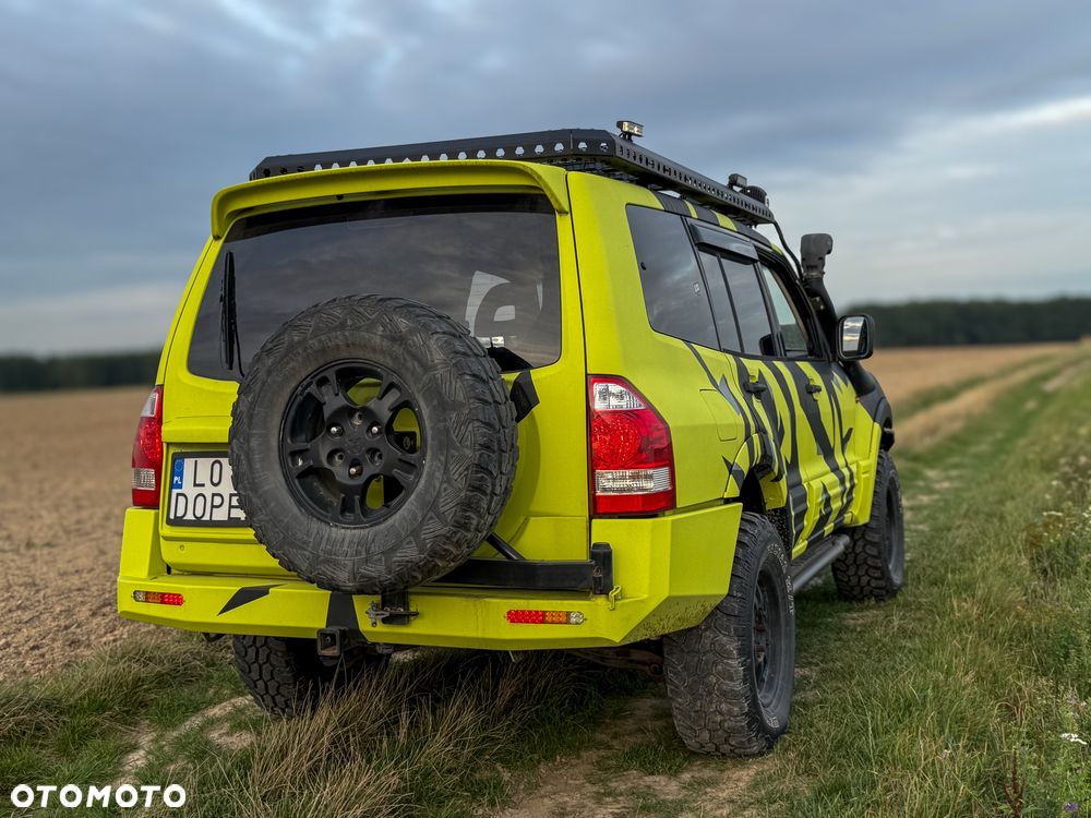 Mitsubishi Pajero - 2