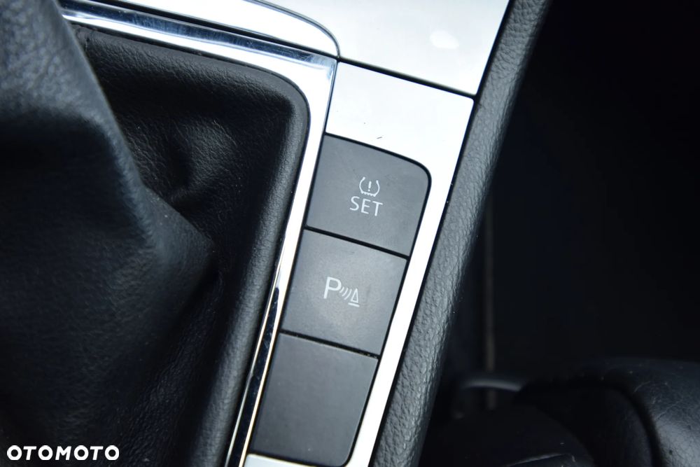 Volkswagen Passat 2.0 TDI 4Motion Individual - 27