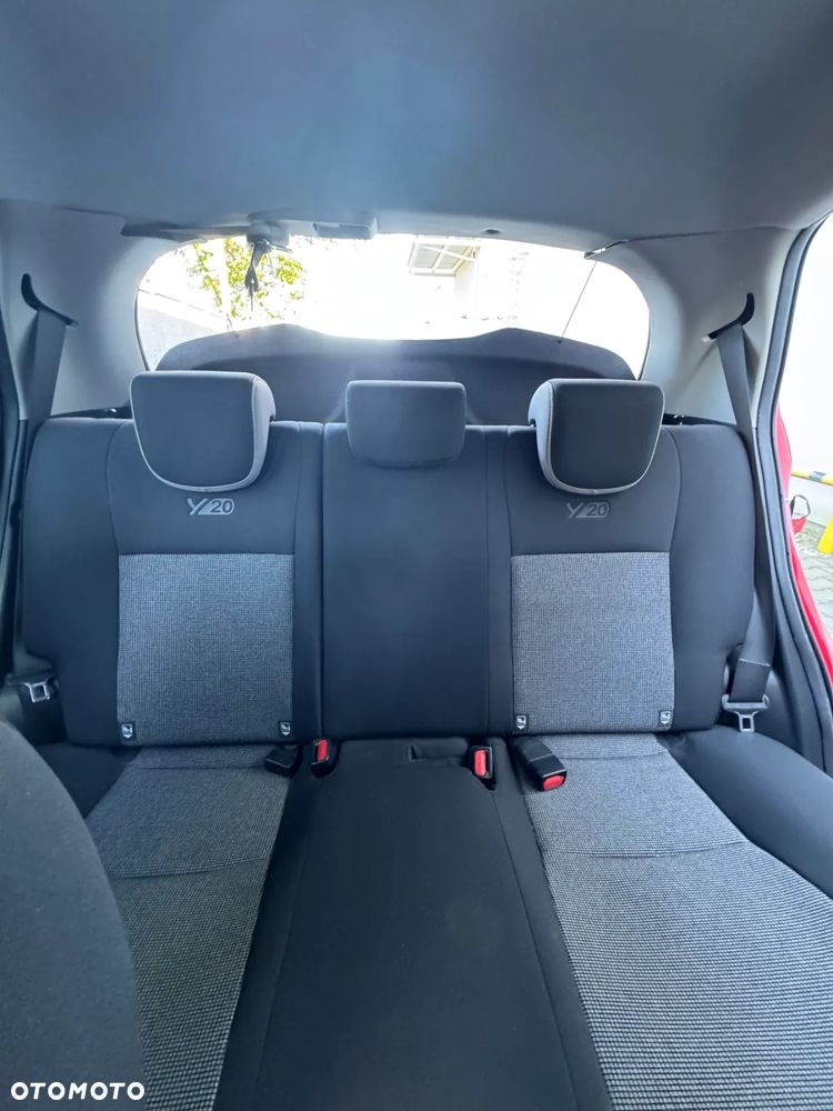 Toyota Yaris Hybrid 100 20th Anniversary - 14