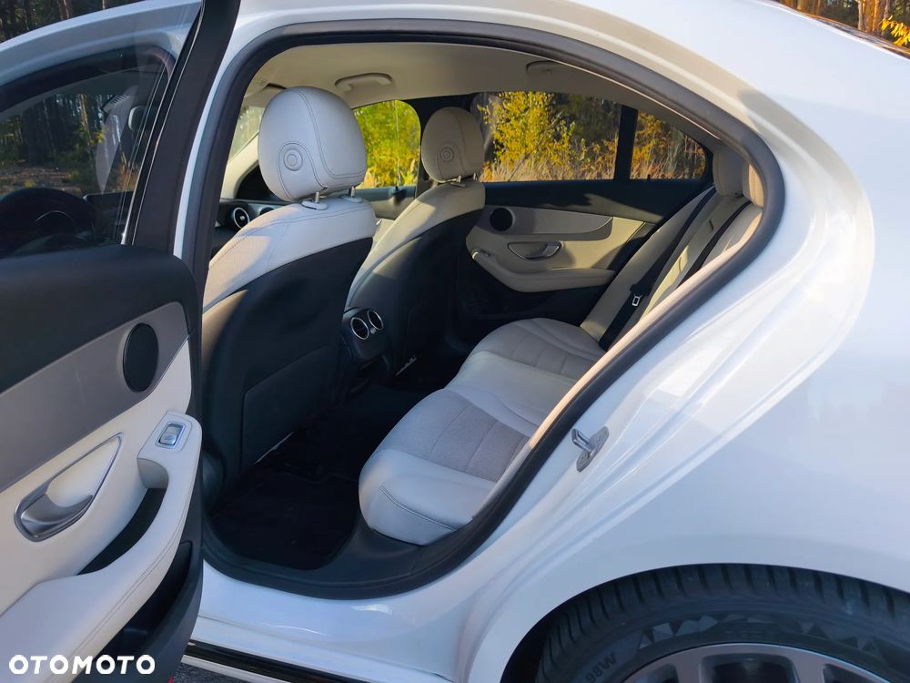 Mercedes-Benz Klasa C 300 9G-TRONIC Avantgarde - 16