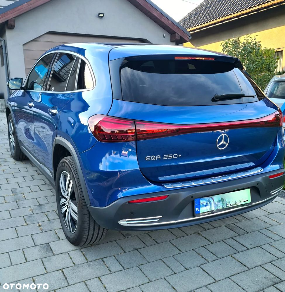 Mercedes-Benz EQA - 9