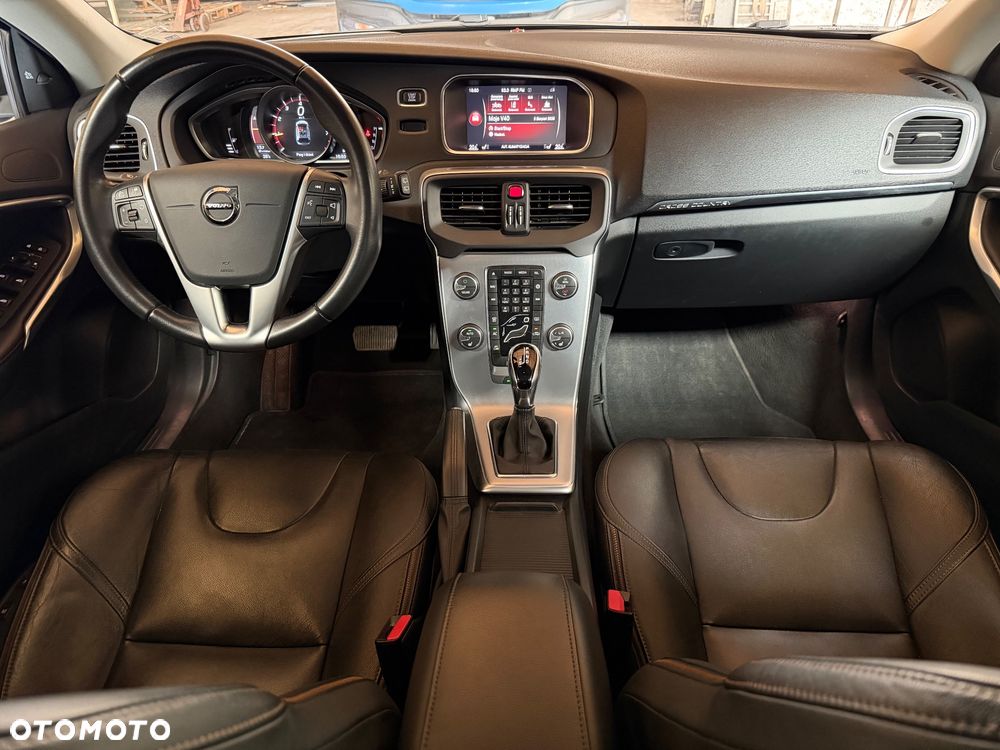 Volvo V40 Cross Country T3 Geartronic Momentum - 9