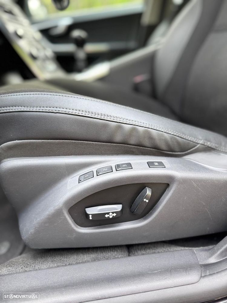 Volvo V60 2.0 D3 Momentum Start/Stop - 14