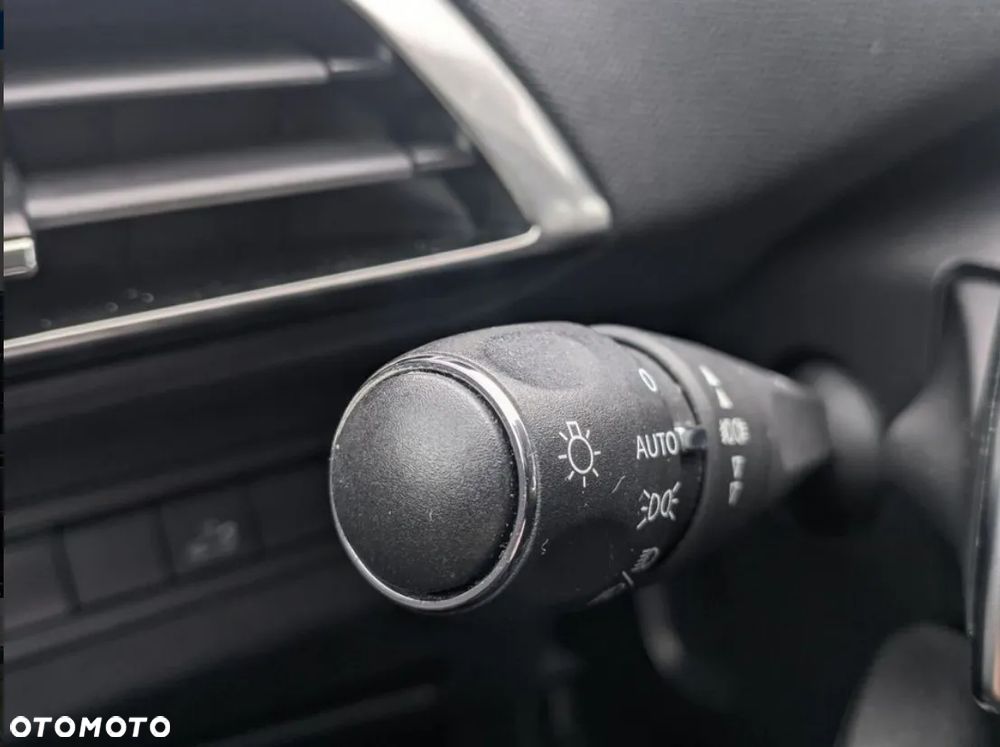 Peugeot 3008 1.2 PureTech Allure S&S EAT8 - 5