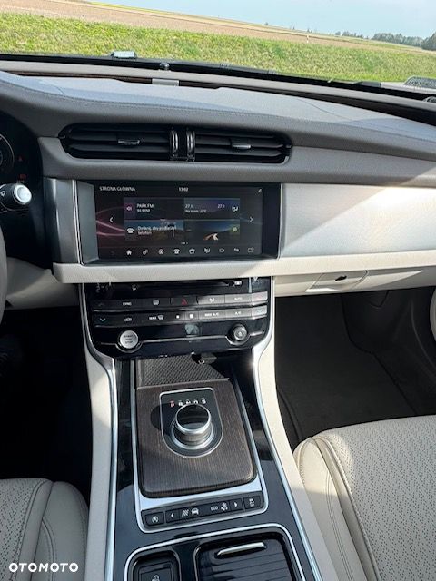 Jaguar XF - 10